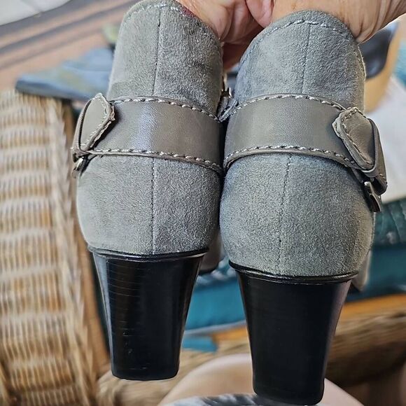 Cole Haan Gray Suede Buckle Zip Heels Booties Size 6B narrow - Picture 10 of 15